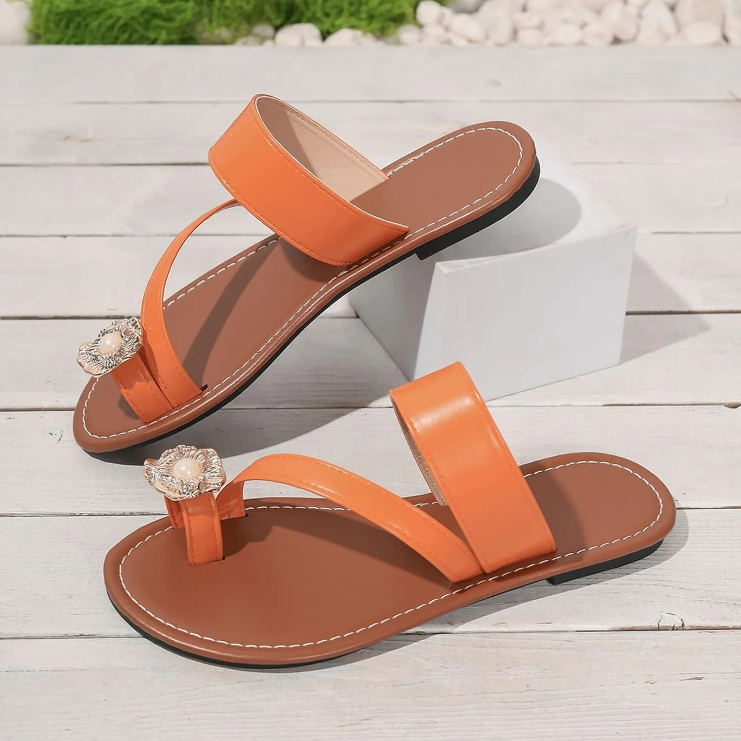 2025 Women's Split Toe Flat Sandals Slip On Backless Comfy Two Band Flip Flops Pearls Rhinestones Sparkly Slides Ladies Summer Comfortable Cushion Footbed Thong Casual Beach Shoes