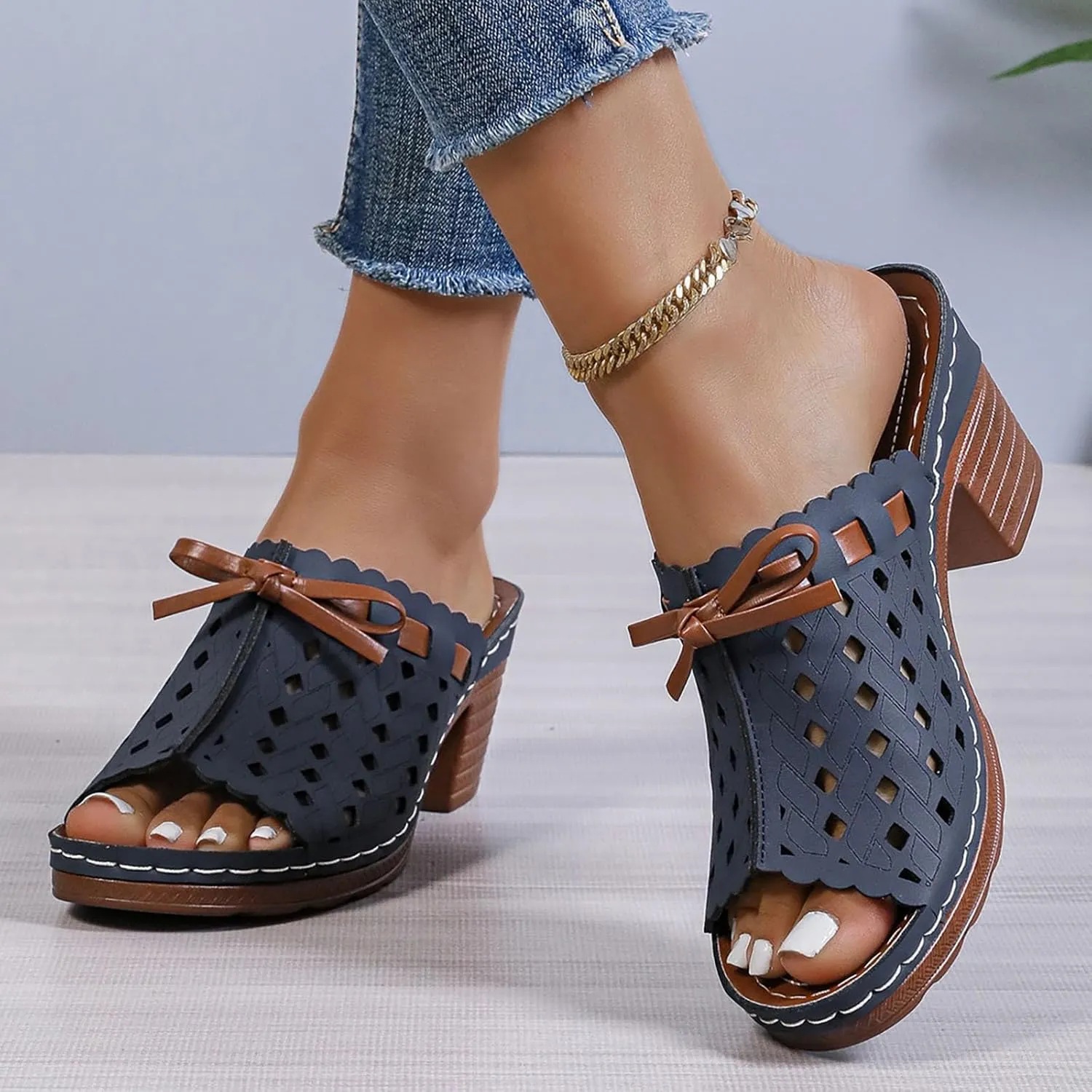 Chunky Heels Sandals for Women 2025 Arch Support Peep Toe Cutout Lace Up Bow Low Mid Heel Slip On Block Sandal Ladies Comfy Summer Slides Orthopedic Casual Shoes for Outdoor Indoor Daily Wear