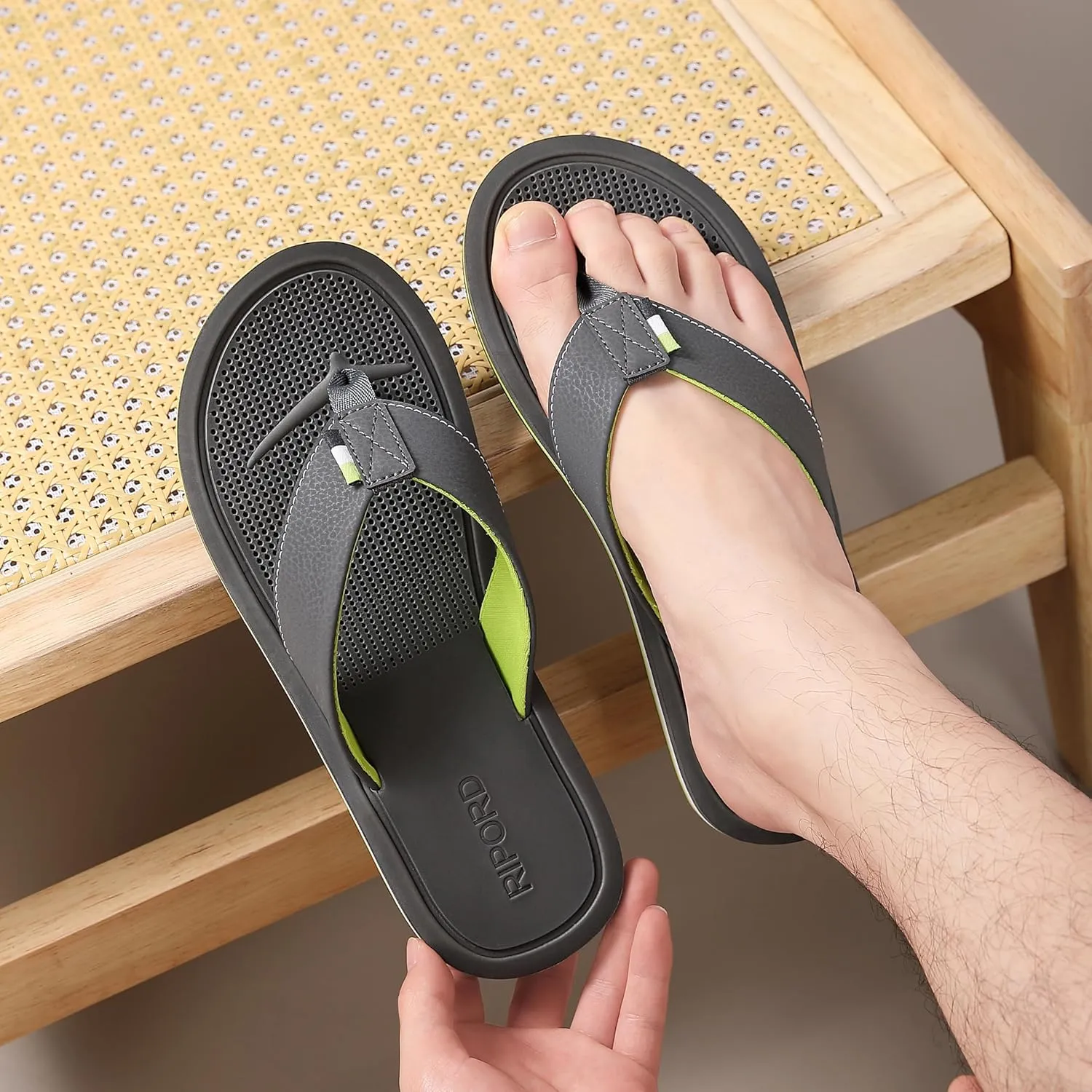 Flip Flops for Men Thong Sandals Comfortable Fashion Casual Sandals Indoor Outdoor Summer