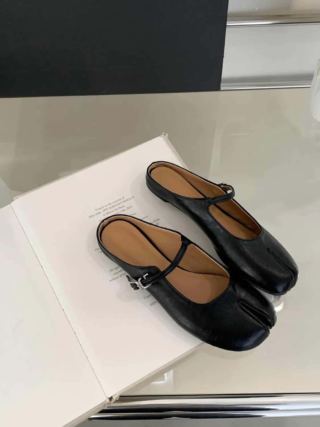 Tabi Shoes Mary Jane Mules Flats for Women Split Toe Strips Slip-On Slides Convenient Breathable Comfortable Casual Round Toe Retro Slippers Spring Summer Fall Back to School